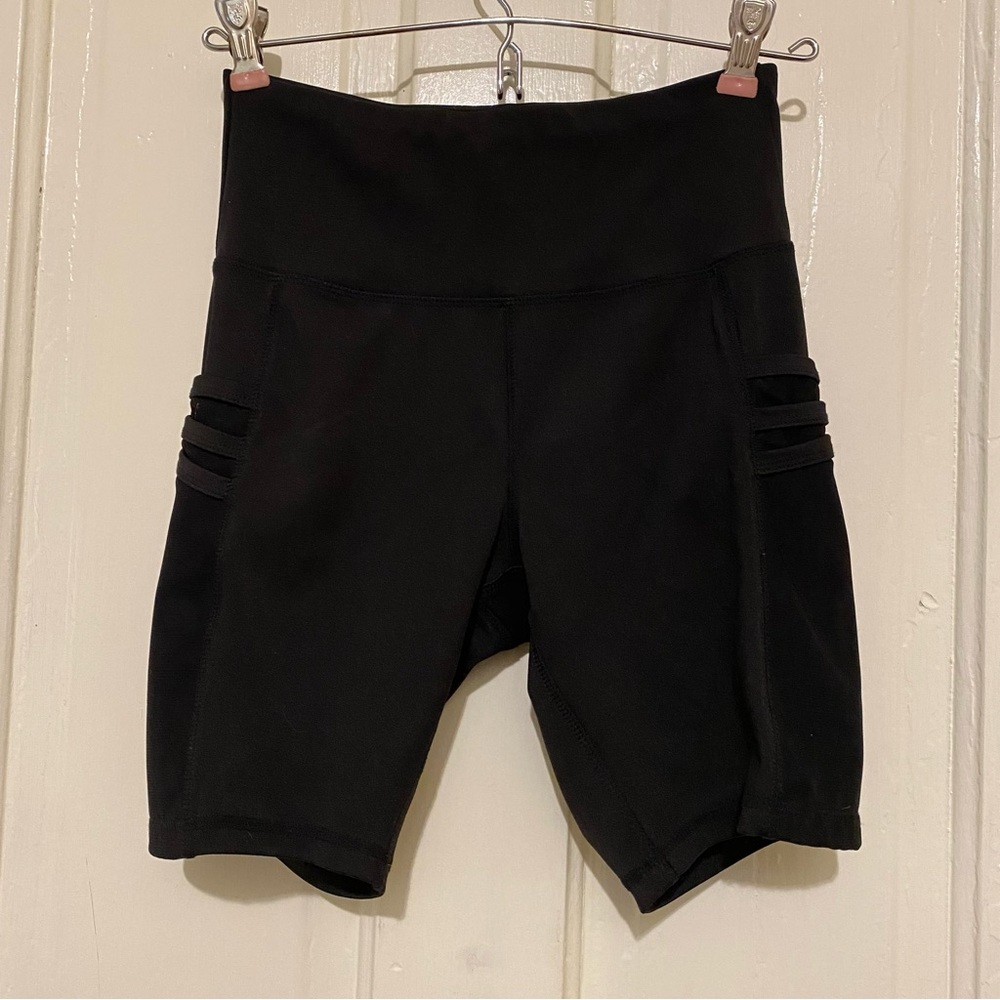 EBB & FLOW Women's Small/Medium Black High Waist 7" Inseam Bike Shorts w/Pockets